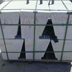 嘉兴 芝麻白异形坐凳，石凳