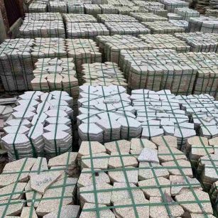 嘉兴 黄金麻白麻花岗岩荔枝面地铺石(冰裂纹)