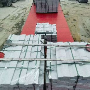 嘉兴 芝麻白仿形加直形路沿石出货日常