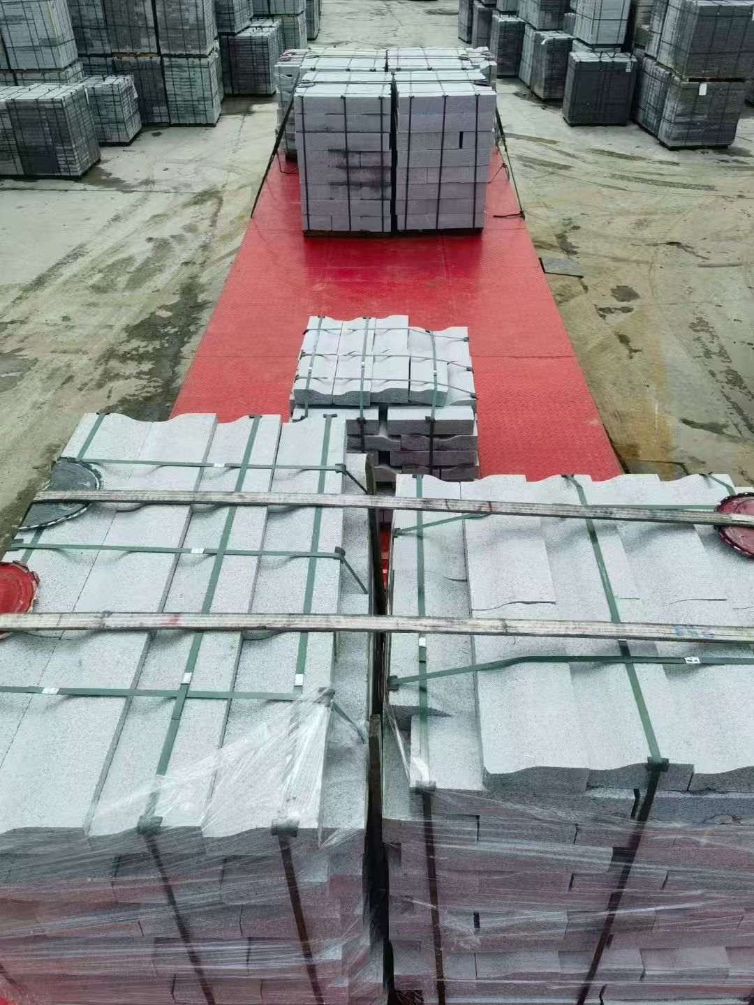 嘉兴 芝麻白仿形加直形路沿石出货日常