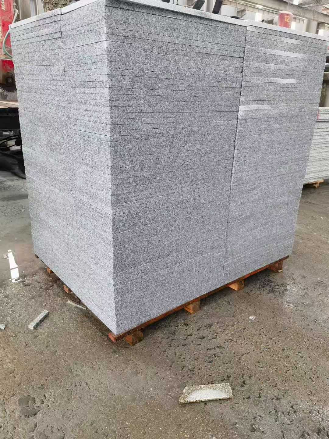 嘉兴 芝麻白火烧面1.8厚300*600地铺石，尺寸标准，厚薄均匀