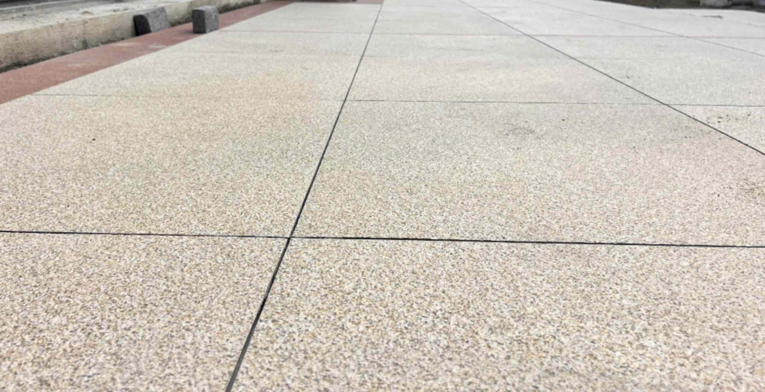 嘉兴 黄金麻花岗岩石板材荔枝面地面铺装效果