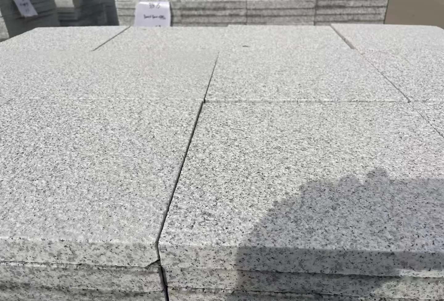 嘉兴 白麻花岗岩石材推荐 荔枝面地铺石