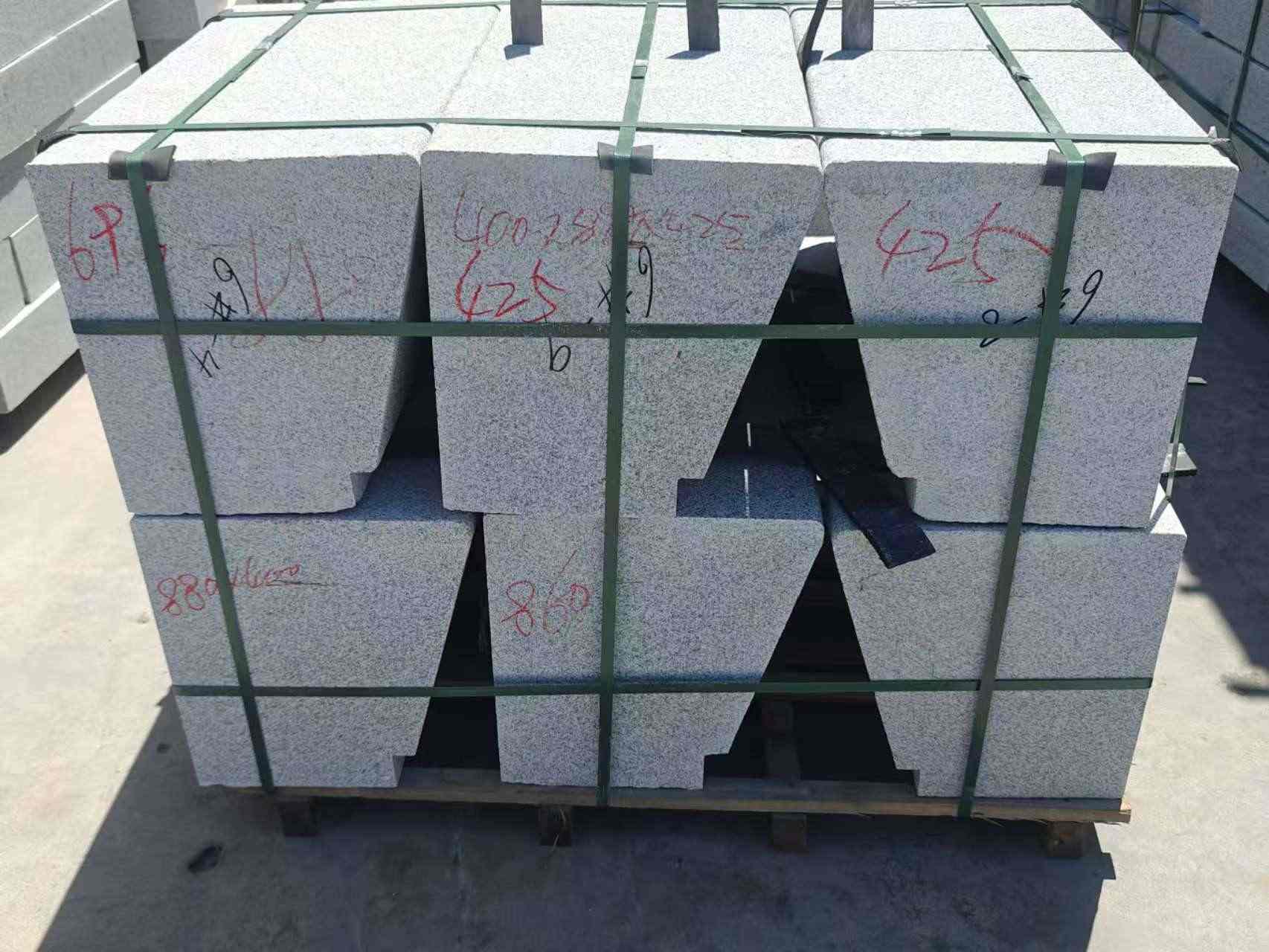 嘉兴 芝麻白异形坐凳，石凳