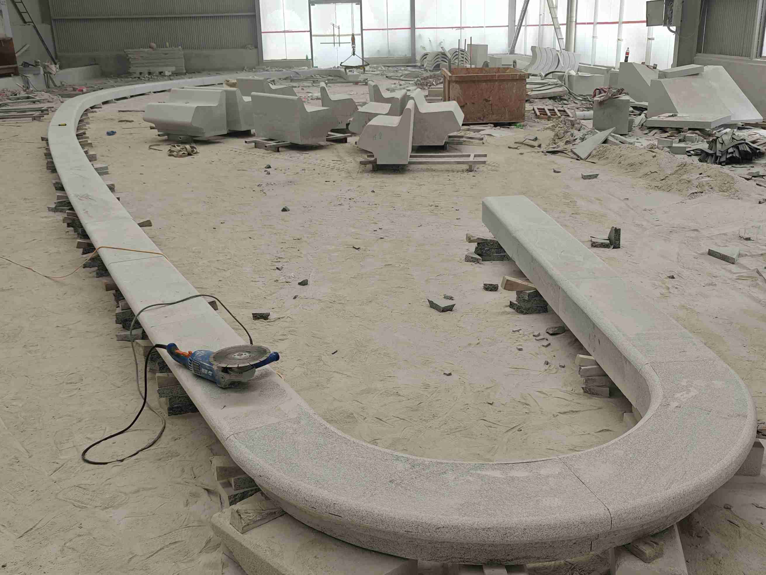 嘉兴 芝麻白花岗岩弧形花坛石，坐凳石