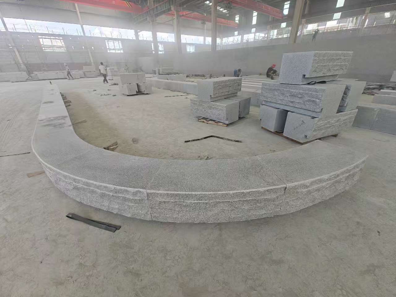 嘉兴 芝麻白异形坐凳，自然面光面弧形加工