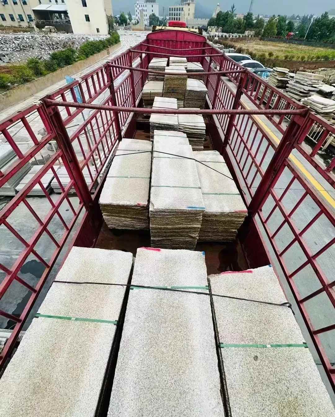 嘉兴 黄金麻花岗岩荔枝面，光面毛板装车完成