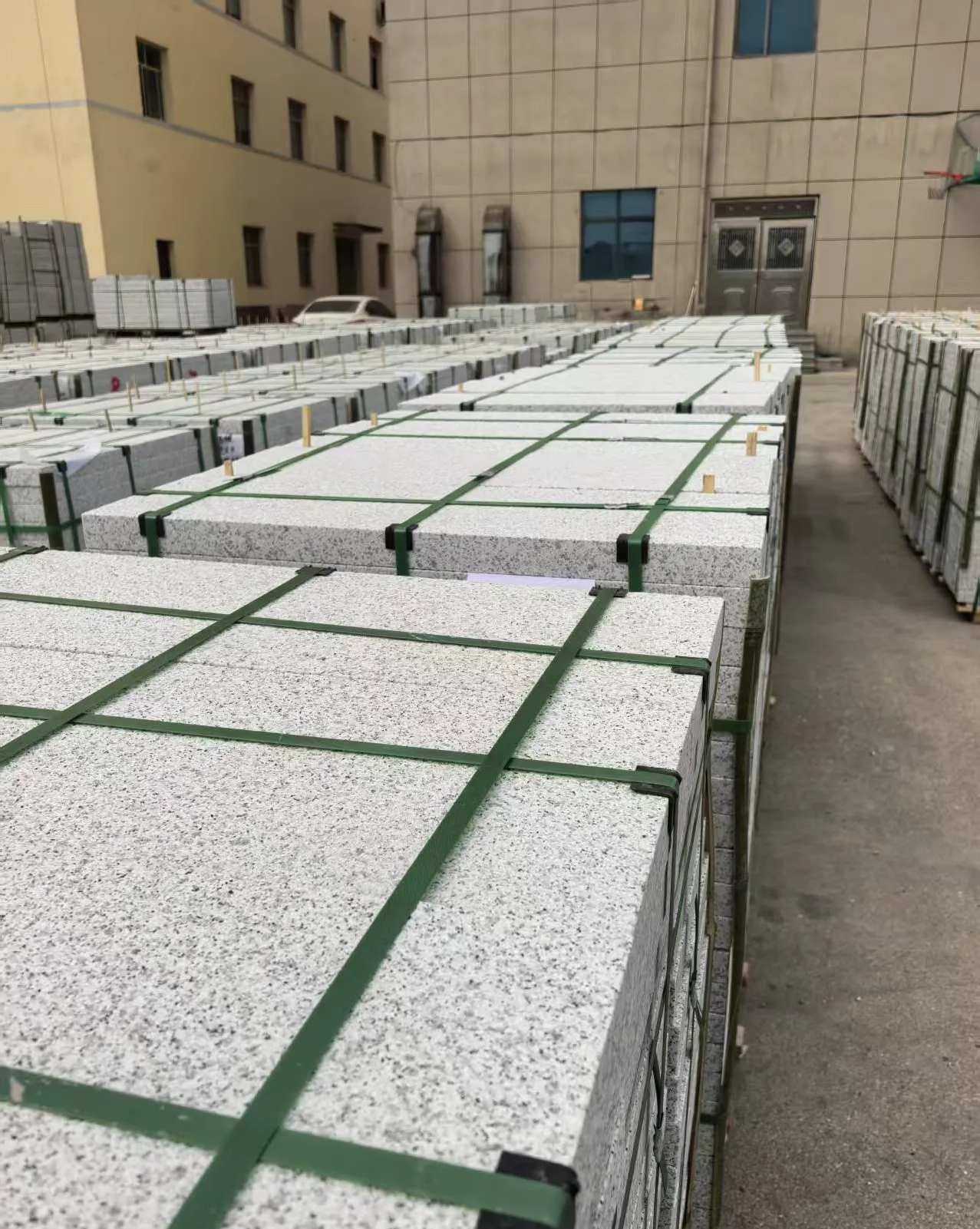 嘉兴 白麻花岗岩5.0公分荔枝面地铺石