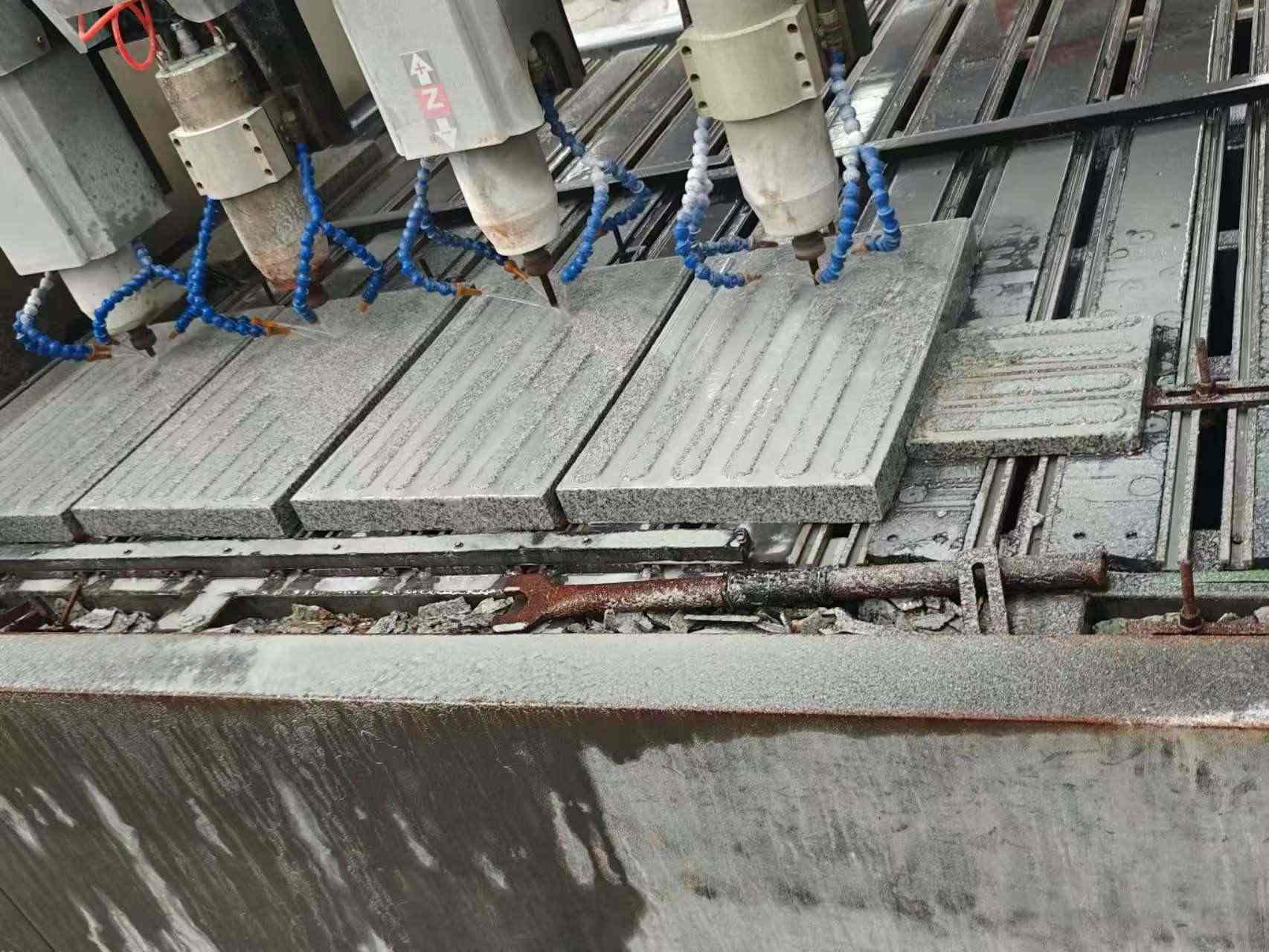 嘉兴 芝麻白花岗岩荔枝面盲道雕刻