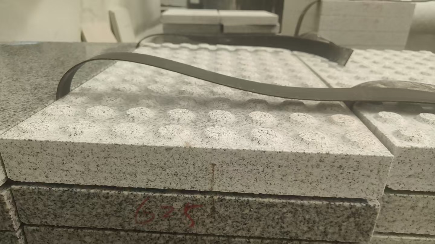 嘉兴 芝麻白花岗岩6.0公分荔枝面五轴加工雕刻盲点