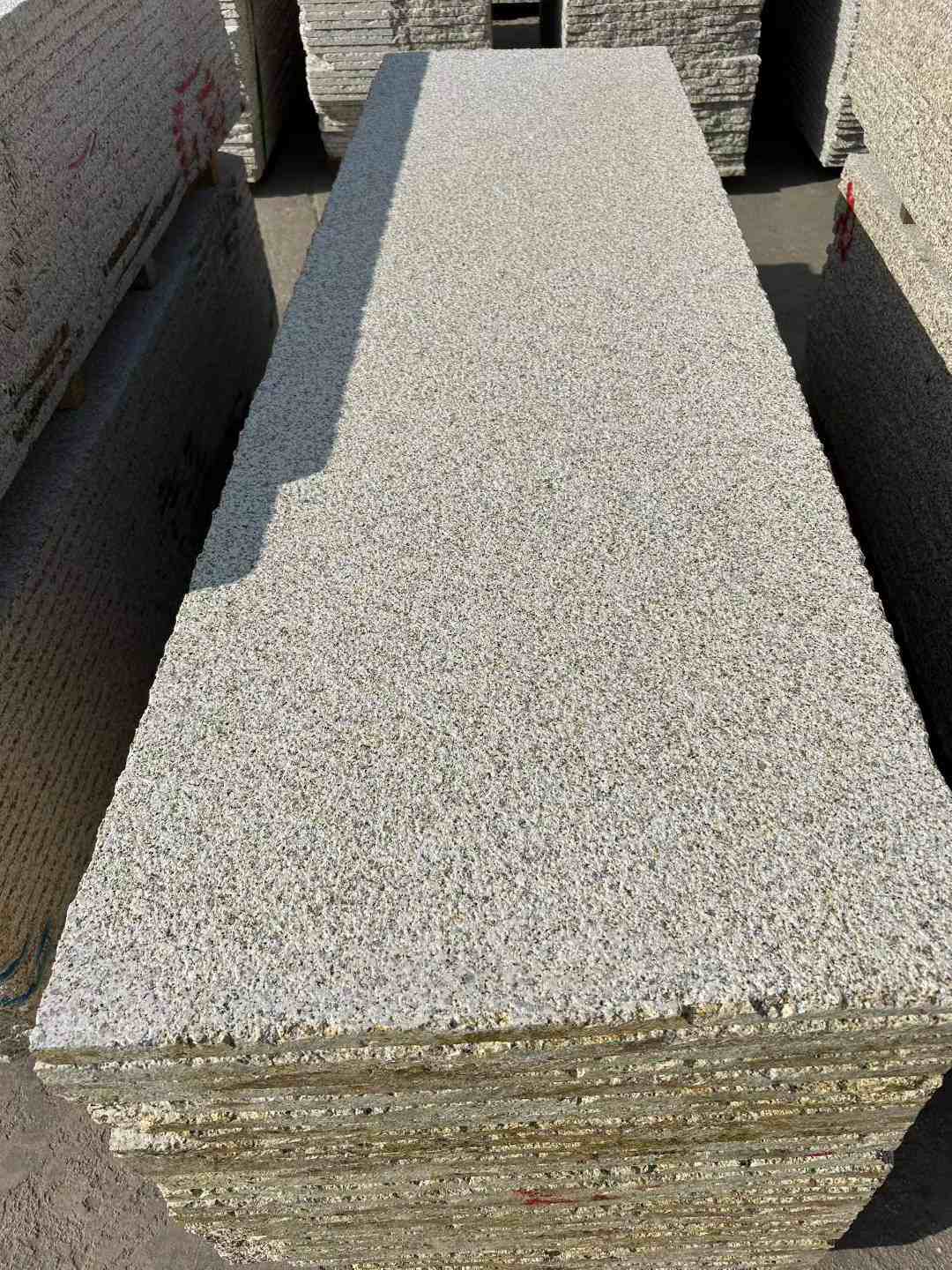 嘉兴 黄金麻花岗岩荔枝面毛板，半成品