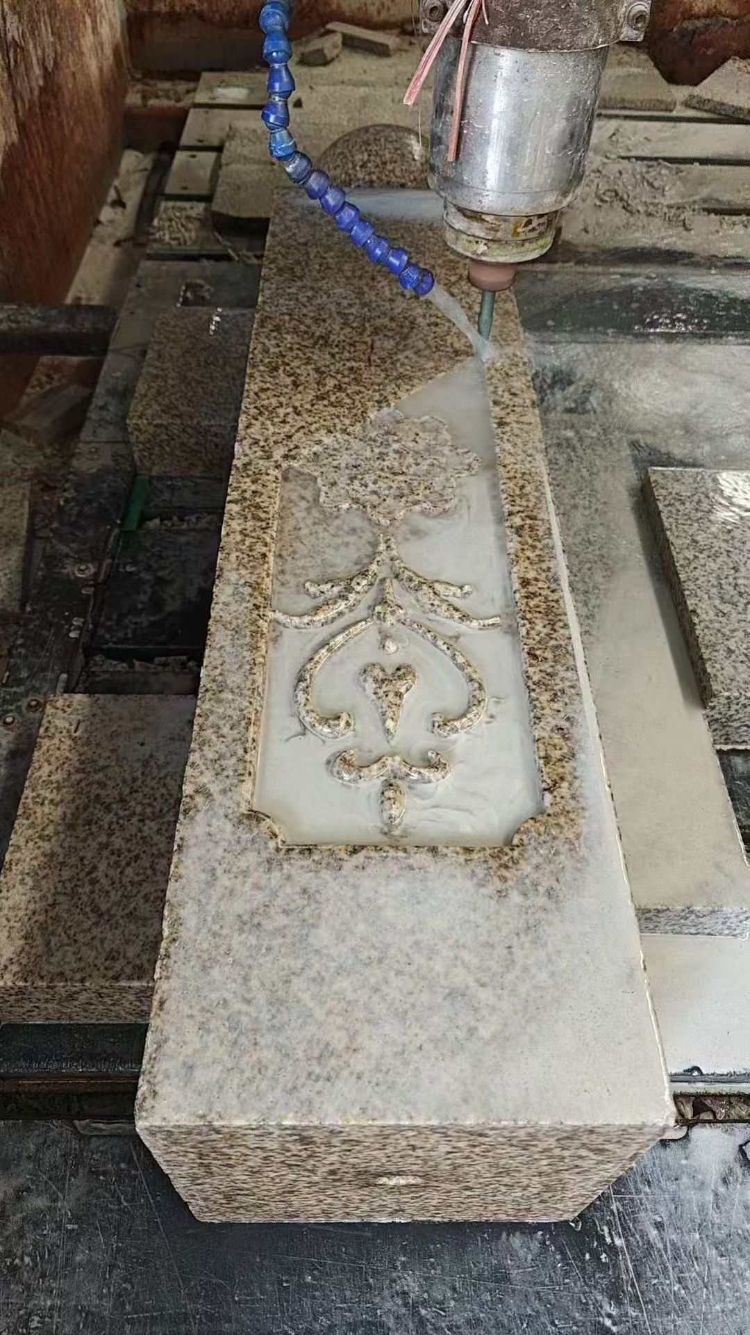 嘉兴 黄金麻花岗岩异形加工雕刻栏杆大柱