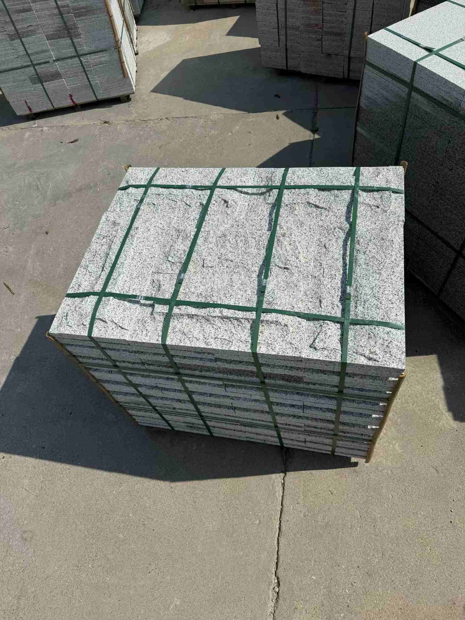 嘉兴 白麻花岗岩石材自然面蘑菇石成品