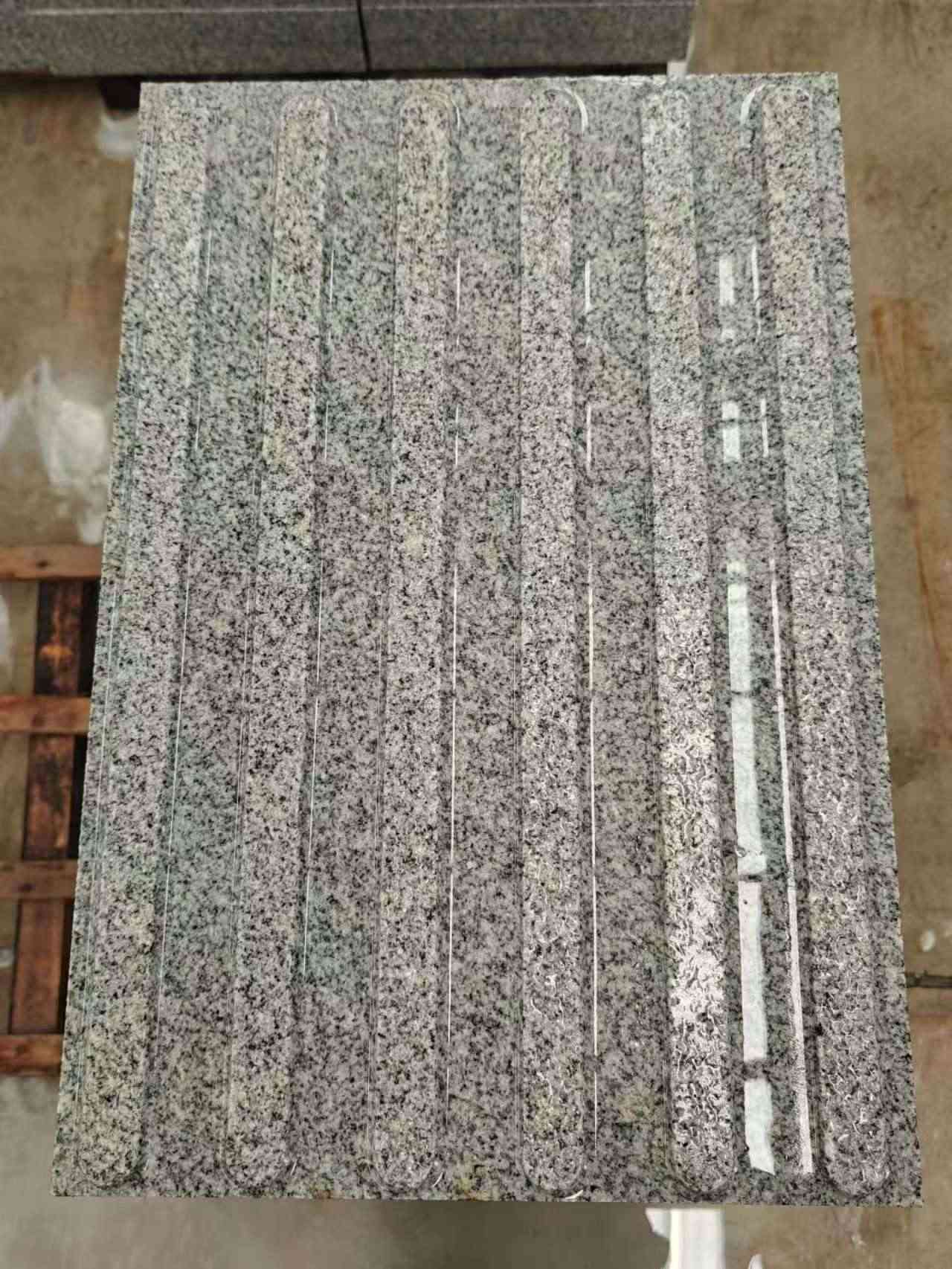 嘉兴 芝麻白花岗岩荔枝面雕刻盲道，盲条