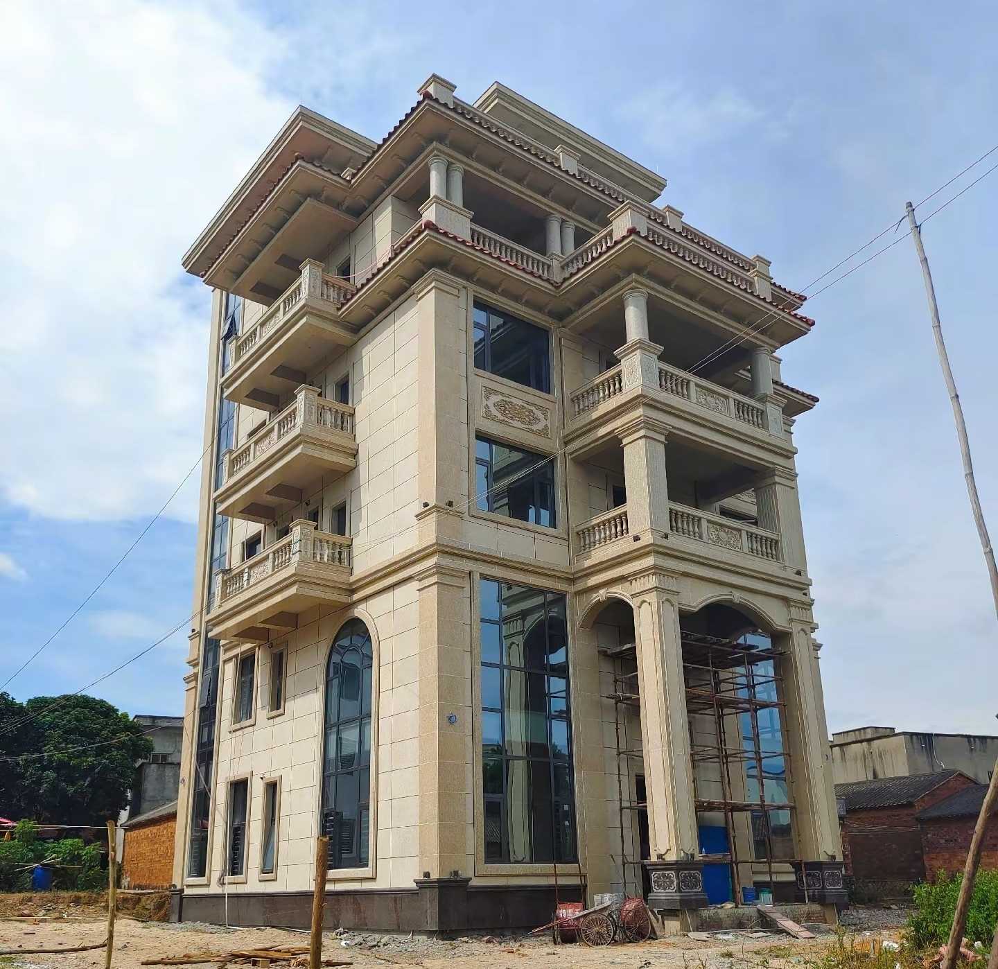 嘉兴 黄金麻花岗岩石材别墅外墙干挂搭配（雕花栏杆花瓶柱门楼罗马柱）