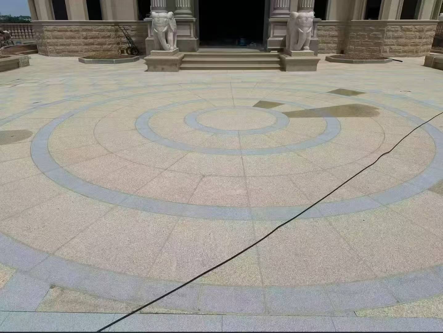 嘉兴 黄金麻芝麻灰花岗岩石材地铺拼接效果